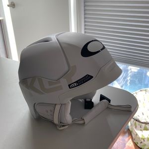 $4.99 Shipping! Oakley MOD5 Factory Pilot Snow Helmet